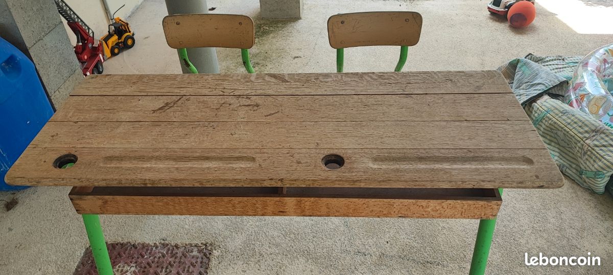 Table d'écolier (image 1)