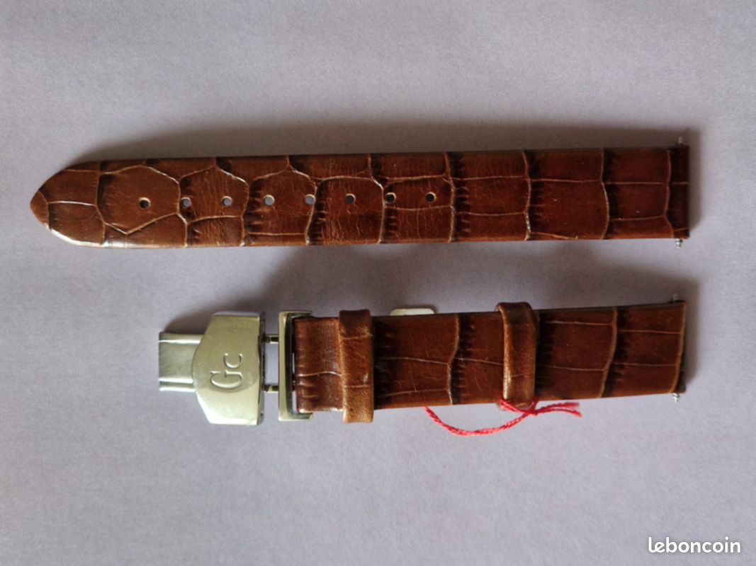 Authentique bracelet-montre GUESS en cuir façon croco Montres