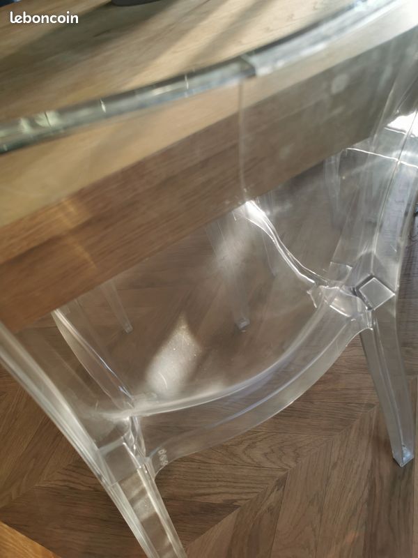 4 chaises transparentes (image 1)