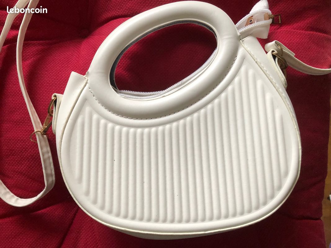 Petit sac à main de soirée ou d'occasion blanc poignée et