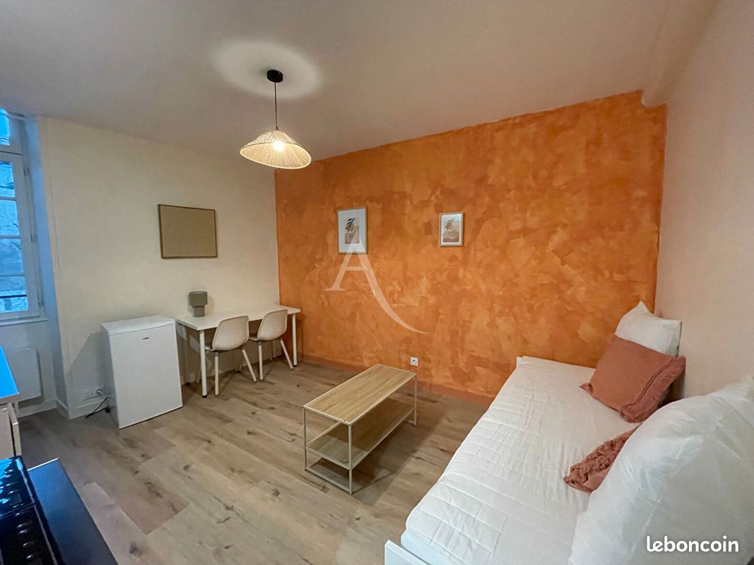 Appartement 1 pièce 18 m² · à Fontenay-le-Comte · 18 m² · 450 €/mois