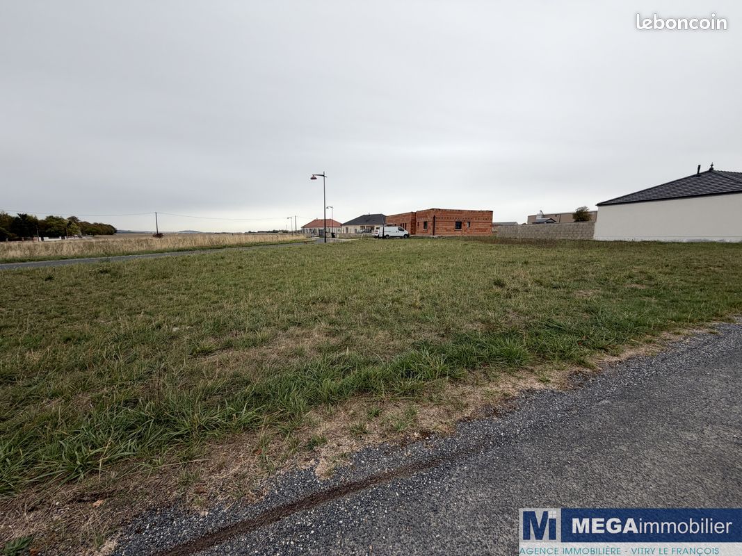 Maison 888 m² · à Maisons-en-Champagne · 888 m² · 34 000 €