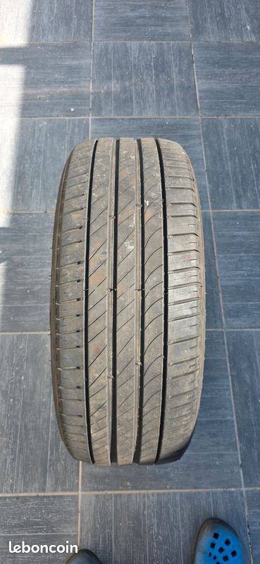 Pneu Kleber Dynaxer UHP - 225/45 R19 96W (État 50%) - été (image 1)