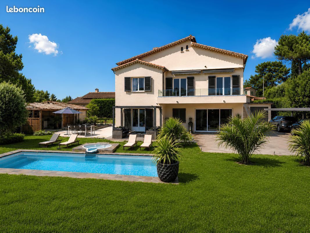 Maison 8 pièces 241 m² · à Mougins · 241 m² · 1 095 000 €