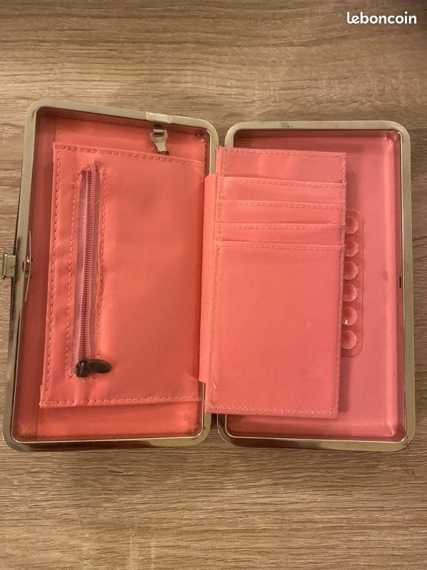 Portefeuille et téléphone (image 4)