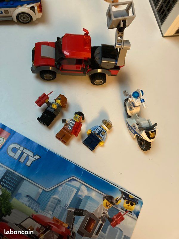 Lego 60141 commissariat de police (image 3)