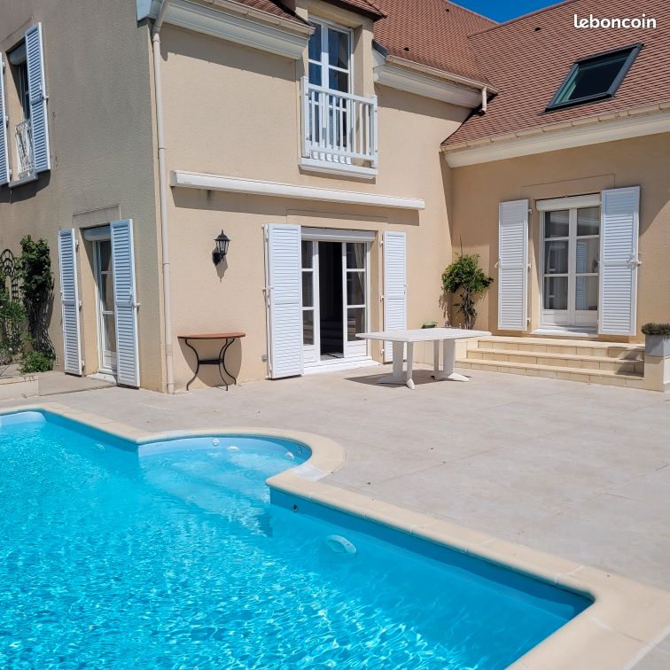 Maison 8 pièces 212 m² · à Saint-Prix · 212 m² · 830 000 €