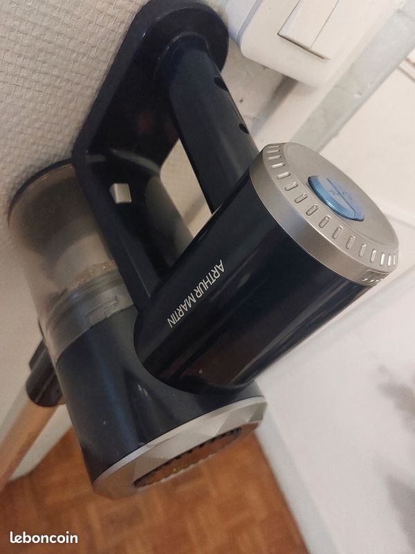 Aspirateur balai sans fil Arthur Martin Électroménager
