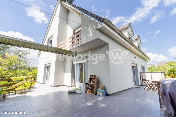 Propriété 8 pièces 216 m²