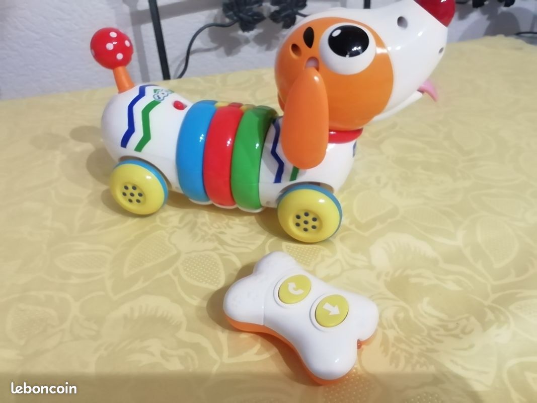 Petit chien musical télécommandé (image 1)