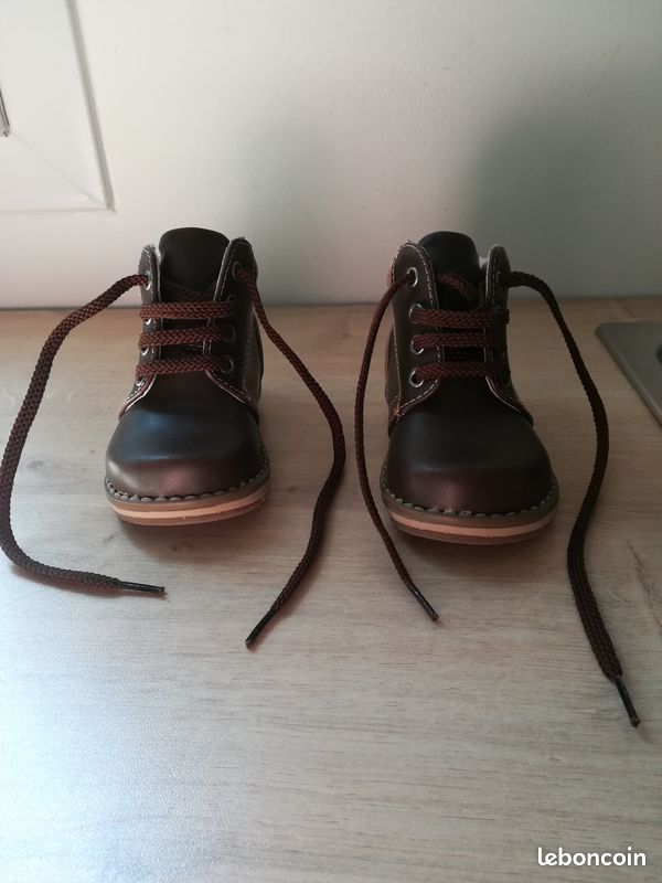 Chaussures bébé NEUVES taille 20 (image 3)