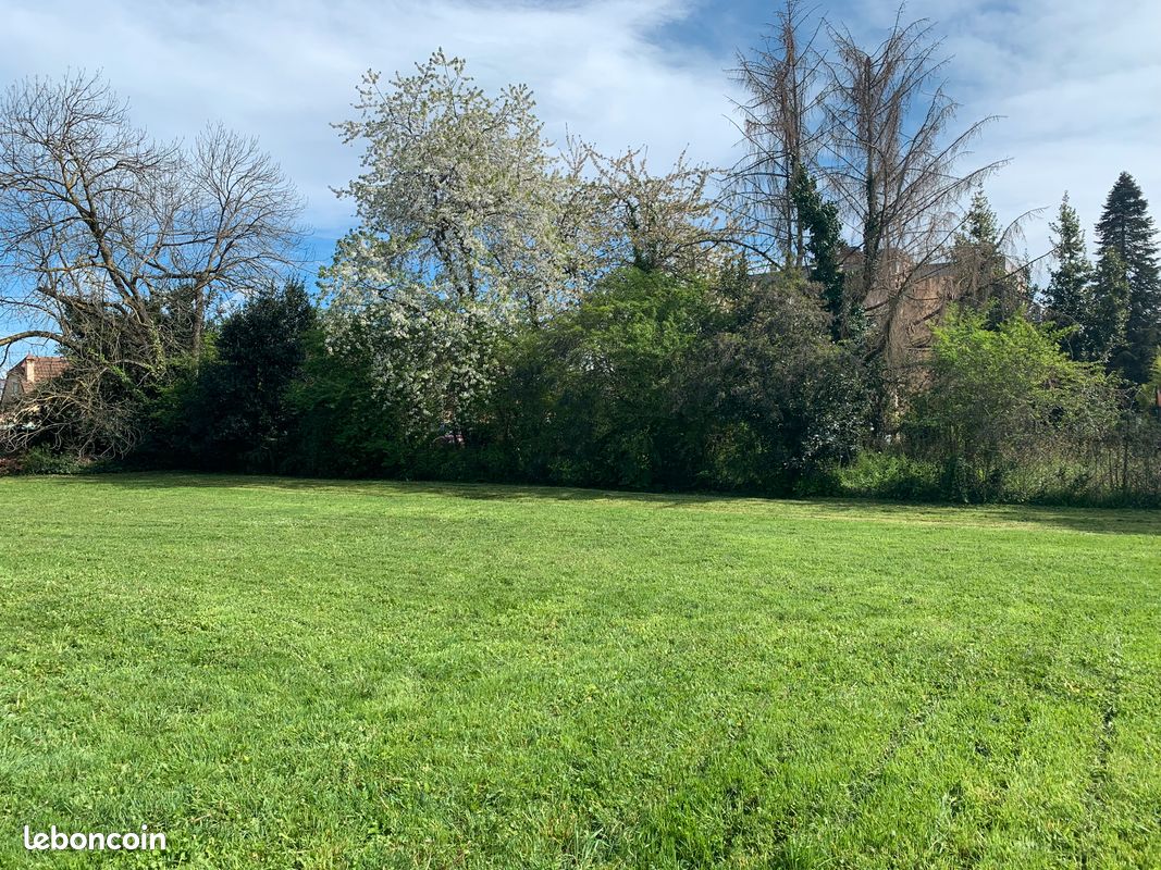 Terrain exceptionnel 1300m2 tarbes centre sud · 175 000 €