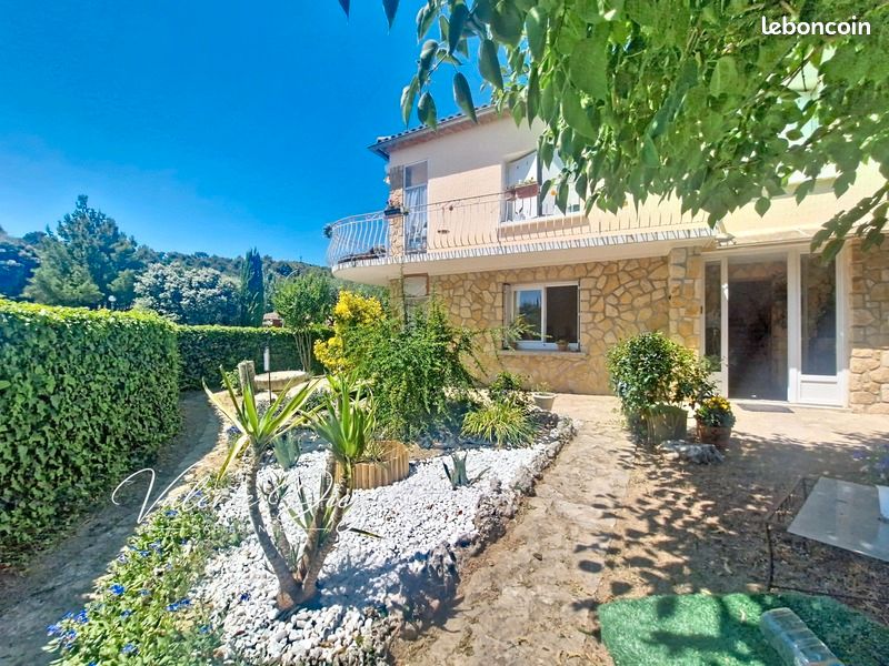 Maison 5 pièces 154 m² · à Vaison-la-Romaine · 154 m² · 102 500 €