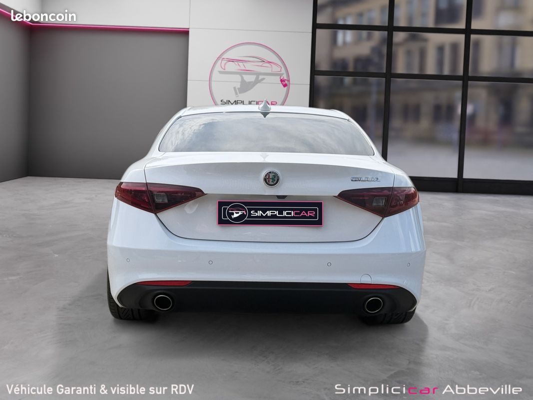 ALFA ROMEO GIULIA 2.2 JTD 180 LUSSO AT 180Ch Garantie 12 mois (image 7)