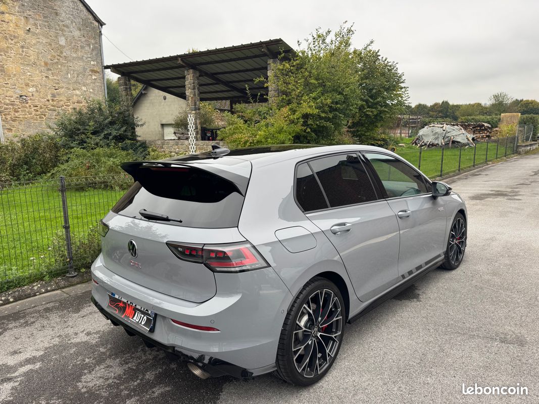 Volkswagen golf 8 gti clubsport face lift 4950 kms pack gti performance akrapovic dcc 270 km h area view harman kardon tete haute malus a prevoir (image 5)