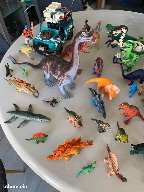 Lot dinosaures + voitures + 1 personnage (image 2)
