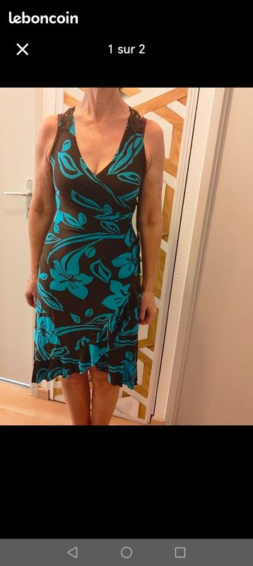 Robe décolletée (image 1)