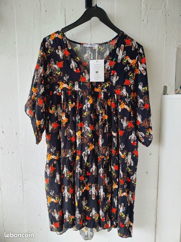 Robe bohème chic oversize noire (image 1)