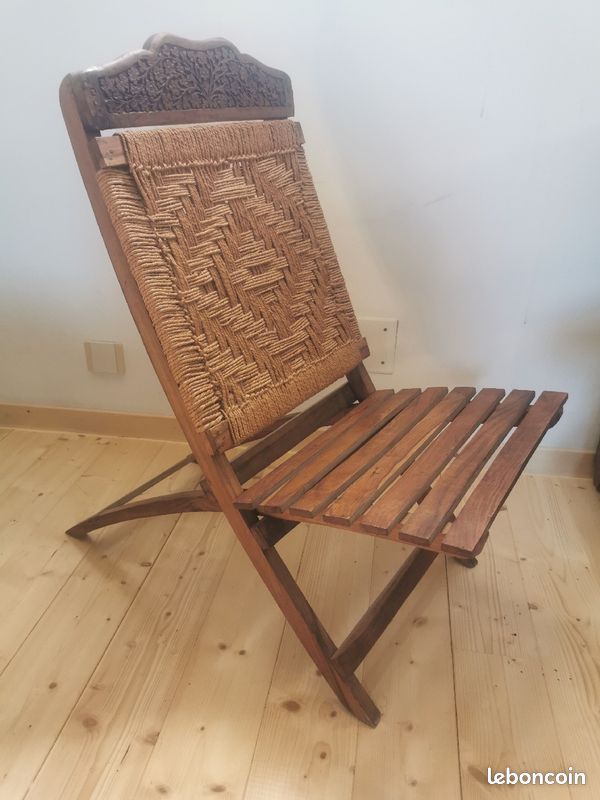 Vends chaise pliante sculptée (image 1)