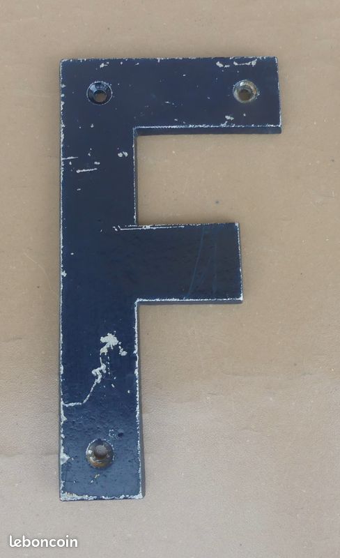 Ancienne lettre d'enseigne "F" grand ALU peint déco industrielle loft garage usine épicerie (image 1)