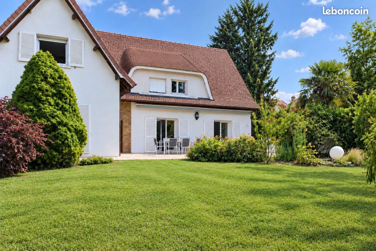 Maison 5 pièces 215 m² · à Pouilly-sous-Charlieu · 215 m² · 425 000 €