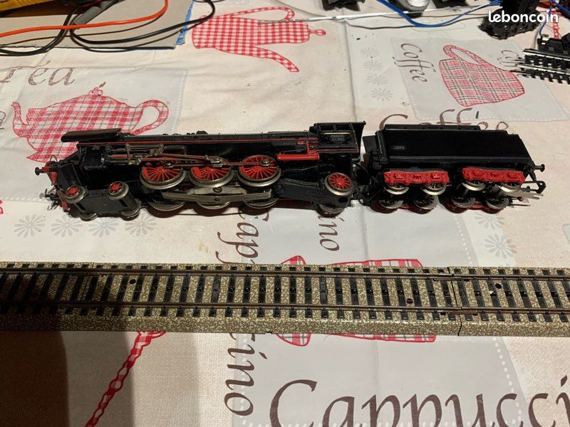 Locomotive Märklin 3434 HO, Rouge, Boîte d'origine (D'occasion) à Villars-le-Terroir pour CHF 80