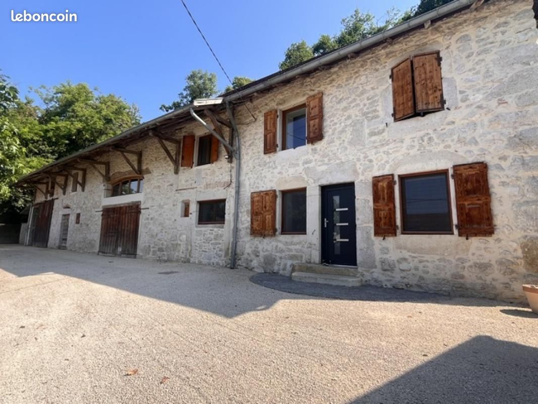 Maison 6 pièces 205 m² · à Groslée-Saint-Benoit · 205 m² · 415 000 €