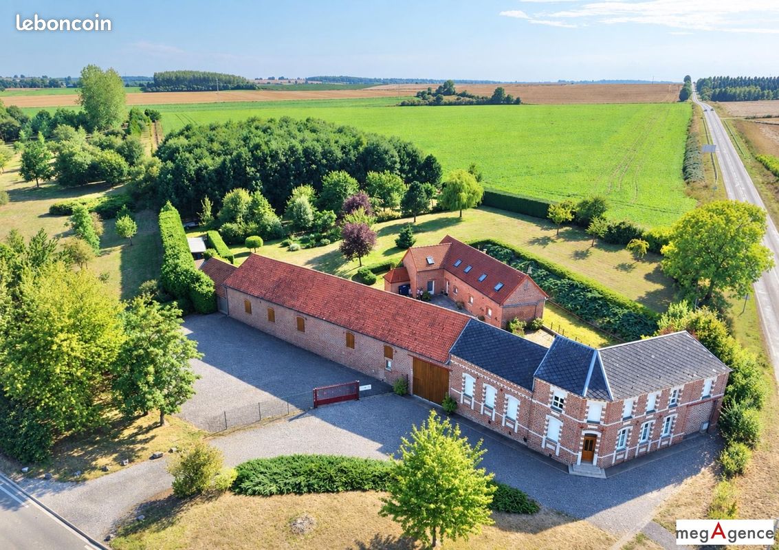 Maison 20 pièces 590 m² · à Hédauville · 590 m² · 679 000 €