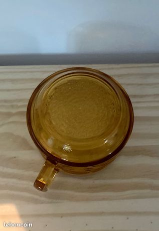 C3/ Vereco (Duralex) France 5 Tasse Et 5 Sous Tasses Verre Ambre..etat