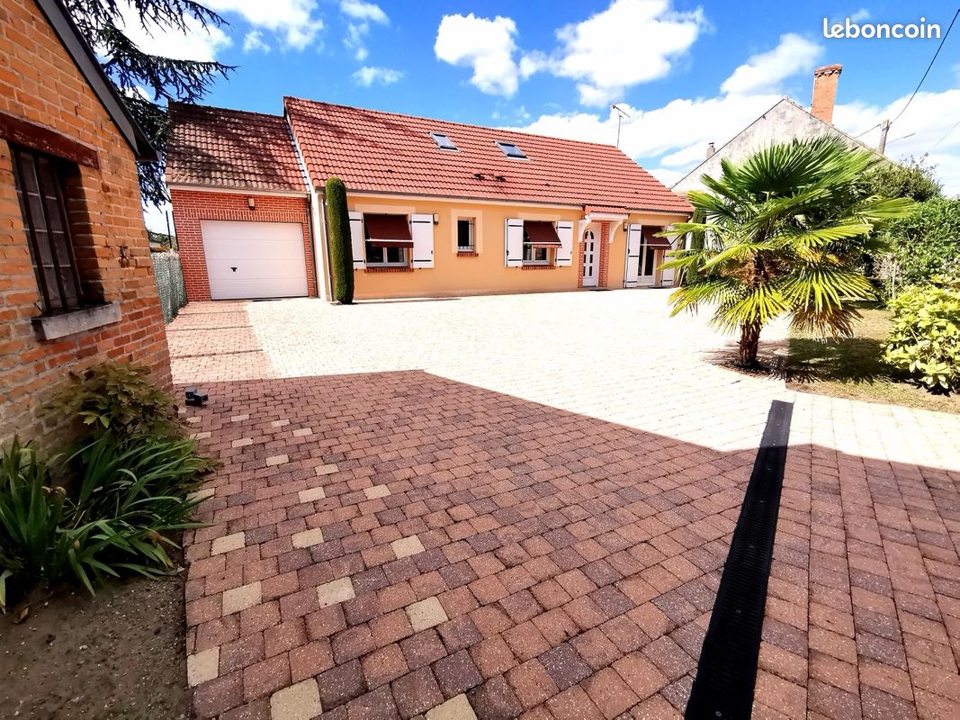Maison 6 pièces 120 m² · à La Ferté-Saint-Aubin · 120 m² · 1 420 €