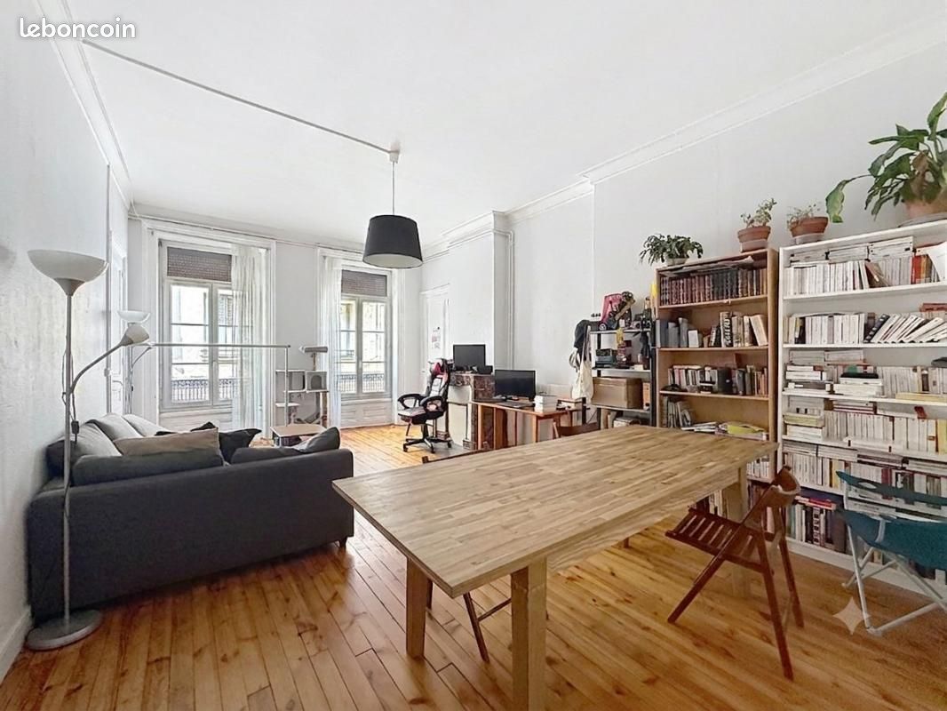 Appartement 2 pièces 67 m² · à Saint-Étienne · 67 m² · 83 000 €