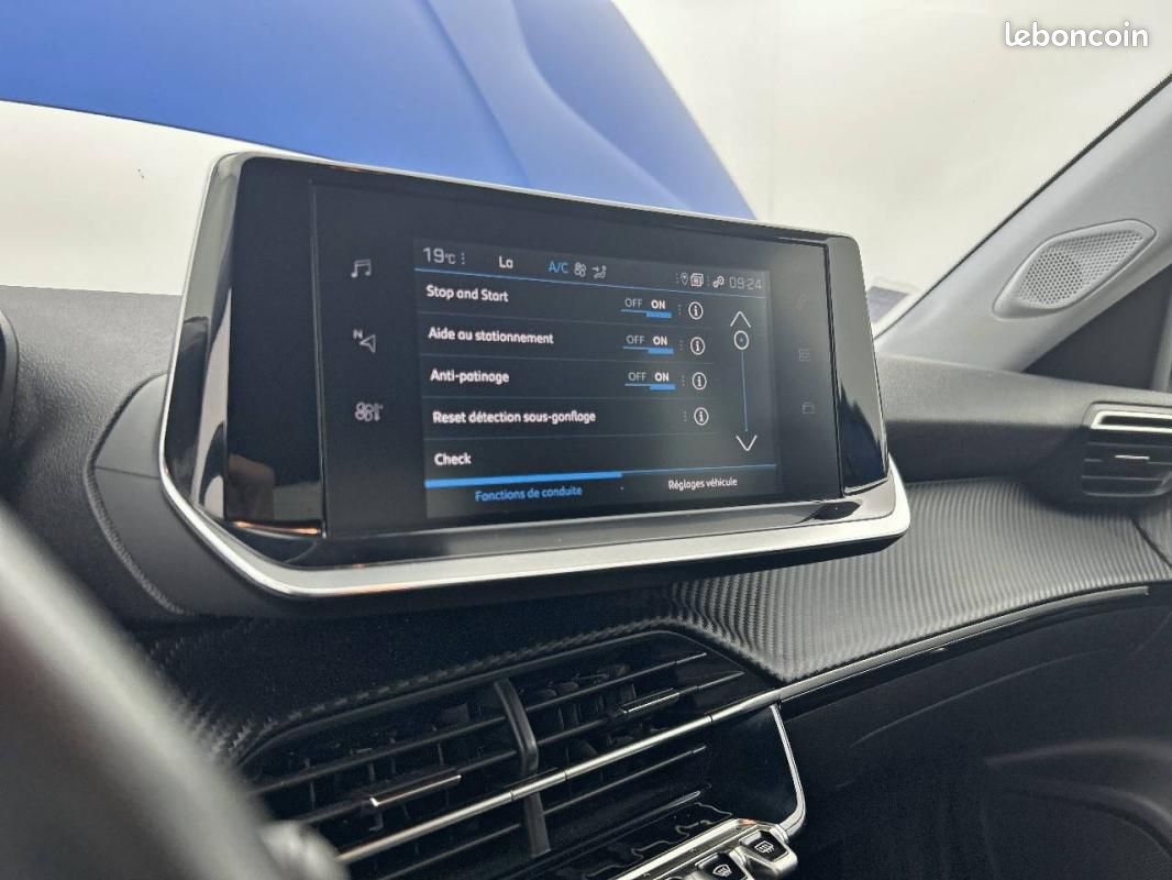 Peugeot 2008 PureTech 130 S&S BVM6 - Style (image 22)