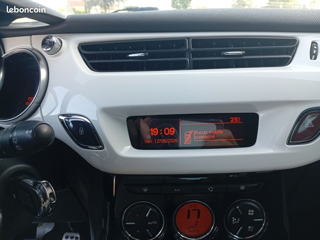 CITROEN DS3 HDi 110 FAP 109gr Sport Chic (image 24)