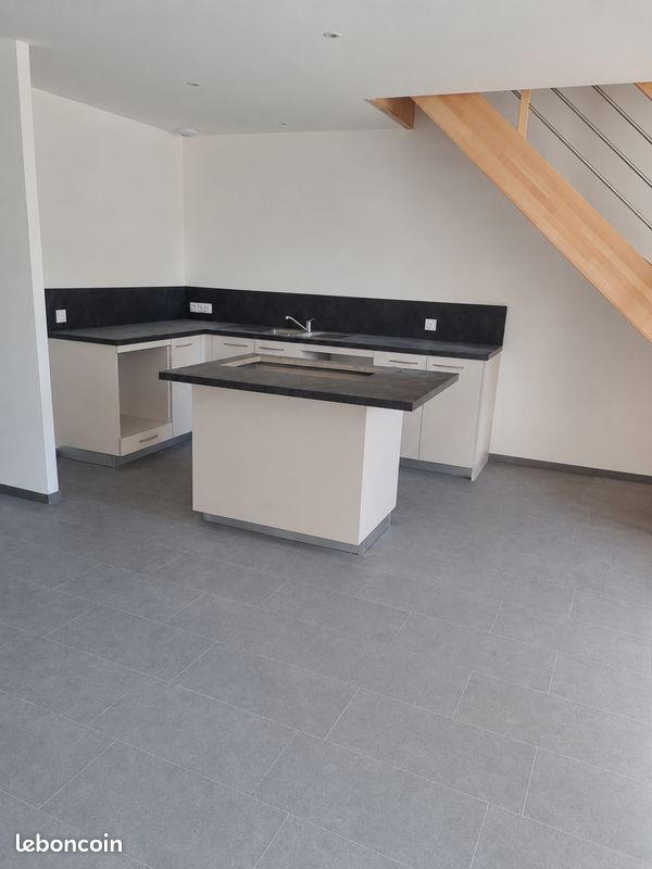 Maison 4 pièces 130 m² · à Saint-Romain-le-Puy · 130 m² · 1 060 €