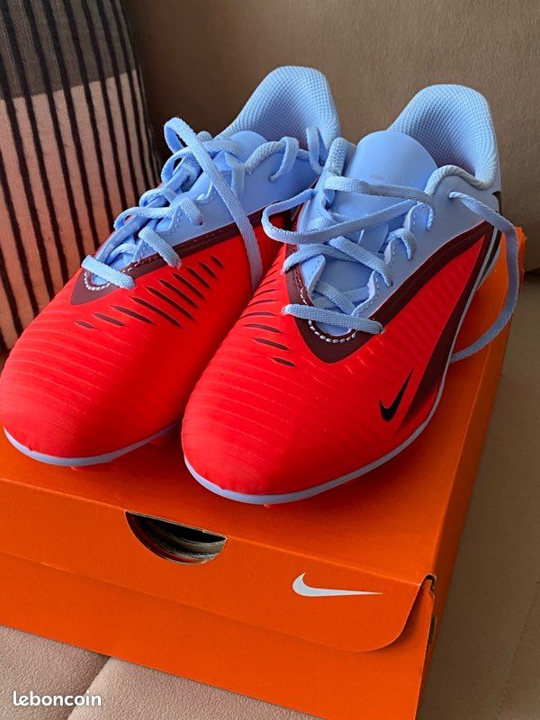 Chaussures de foot enfant Nike phantom low taille 35,5 Sport