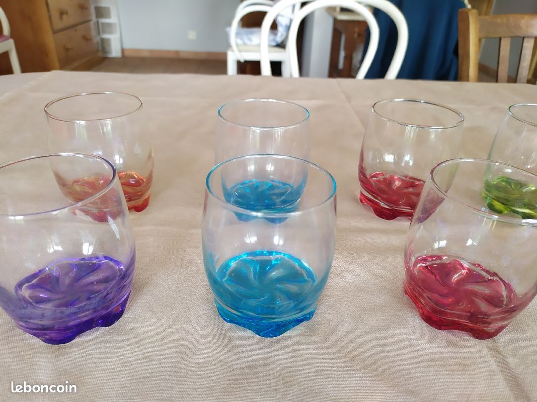 Au moins 10 Verres à eau colorés (image 3)