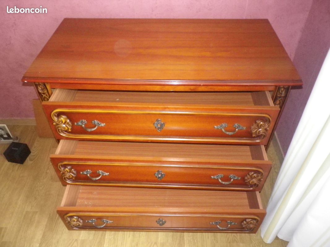 Commode en merisier à 3 grands tiroirs (image 1)