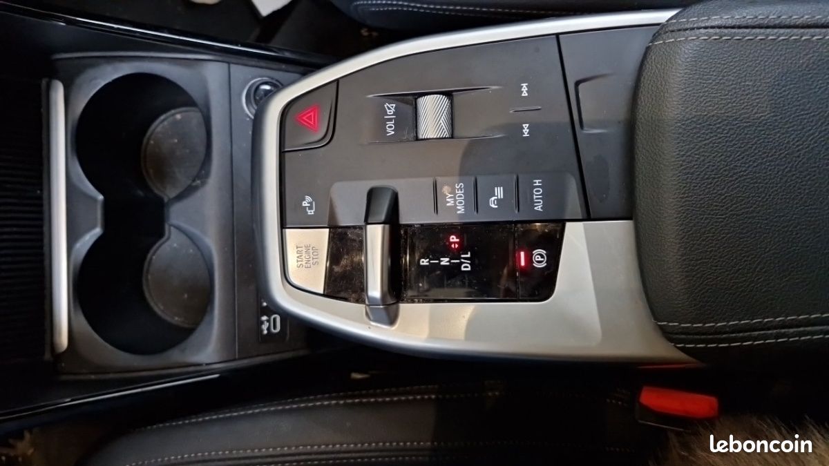 BMW Serie 2 Active Tourer 225e xDrive 245ch Luxury DKG7 (image 18)