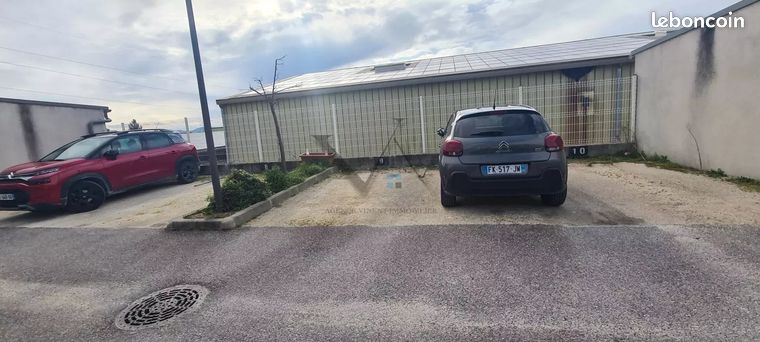 https://img.leboncoin.fr/api/v1/lbcpb1/images/61/c1/95/61c1958215ce23f691be056afce4cb3ac2a77fd8.jpg?rule=ad-image