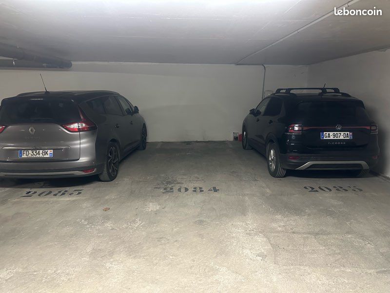 Parking Docks de Saint-Ouen à louer – (Cours des Lavandières) (image 1)