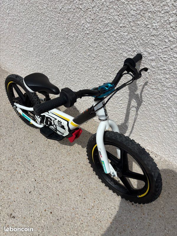 Draisienne électrique enfant Husqvarna 16 pouces Vélos