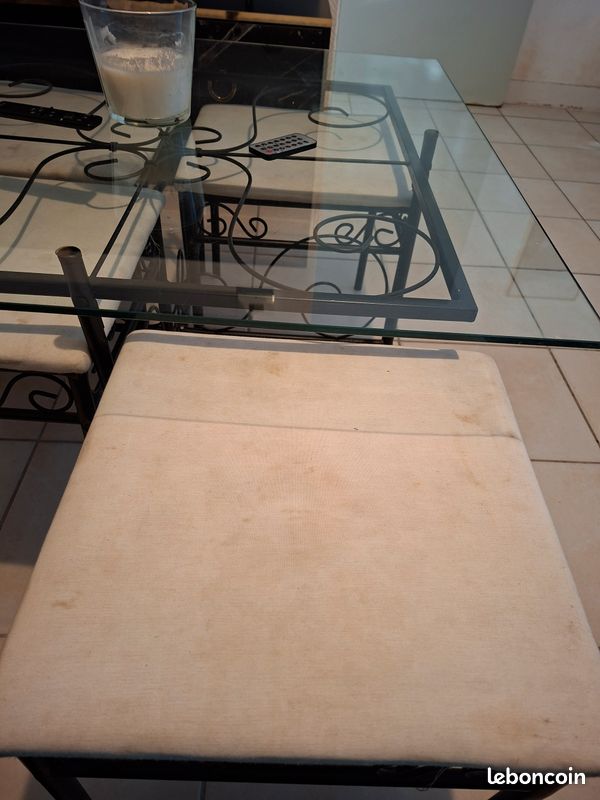 Table basse avec tabouret (image 2)