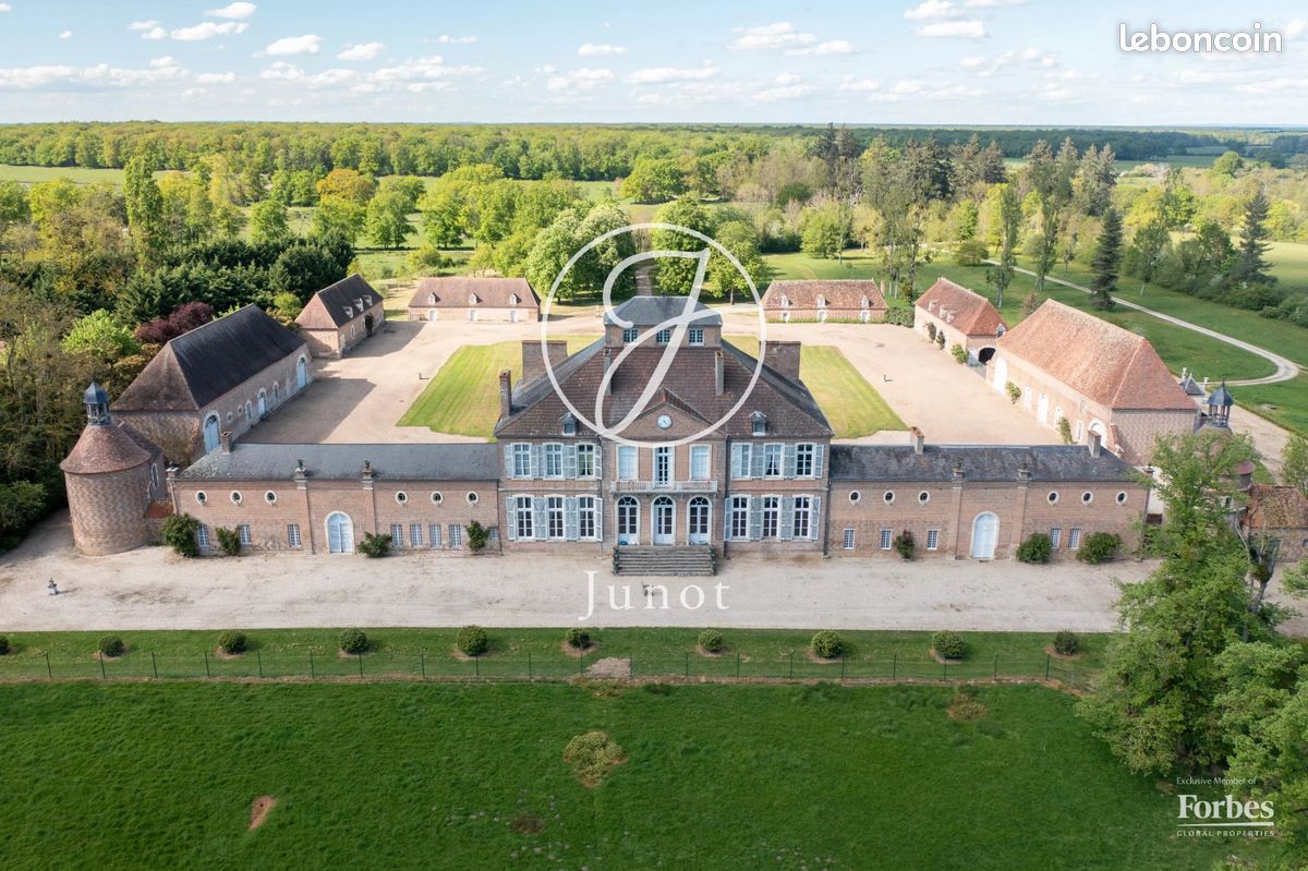 Maison 12 pièces 500 m² · à Moulins · 500 m² · 1 650 000 €