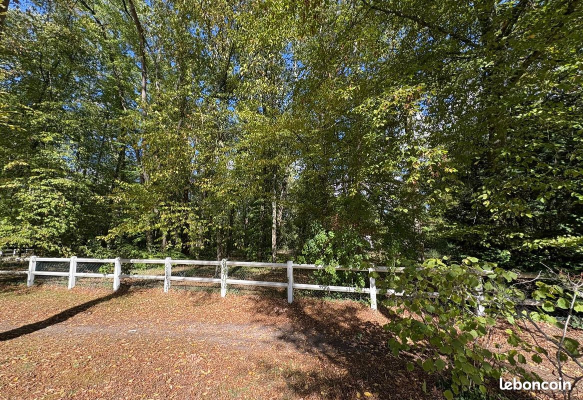 Terrain 7682 m² · à Lamorlaye · 7 682 m² · 630 000 €