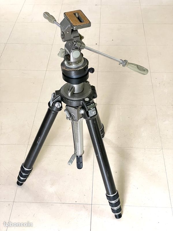Lot 272 - A Set of Gitzo Studex Performance Tripod