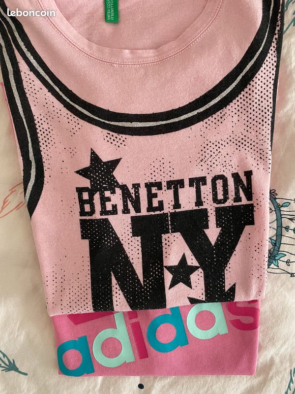 2 tee-shirts fille (taille 10-11 ans - Adidas et Benetton) (image 1)