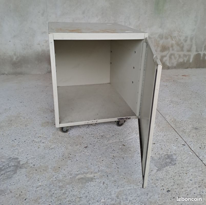 Caisson / placard métallique à roulettes 1 porte battante beige en l'état (image 2)