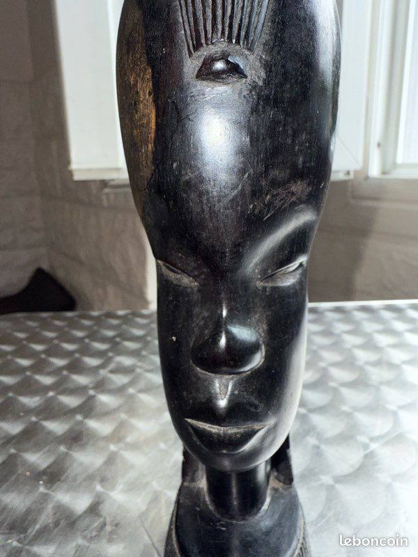 Buste Africain Sculpté à La Main En ébène, Pièce Unique