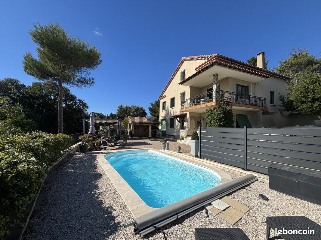 Maison 6 pièces 175 m² · à Nîmes · 175 m² · 490 000 €