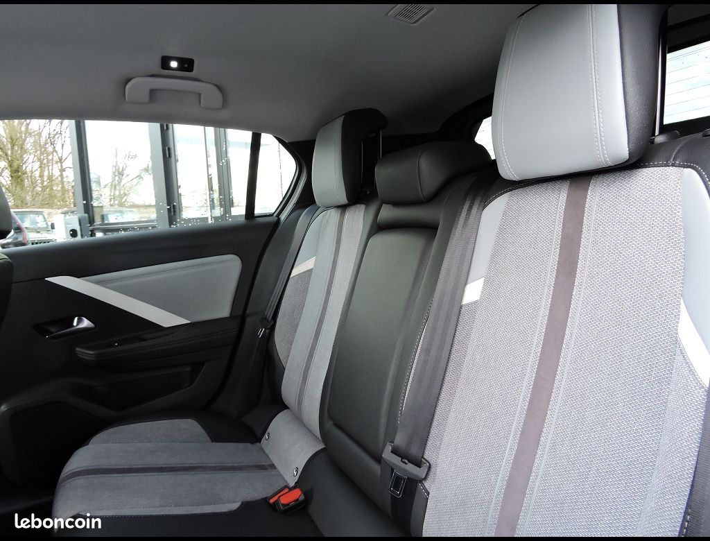 Opel Astra ELEGANCE 1.2 ESSENCE 130CH BVA8 (image 7)